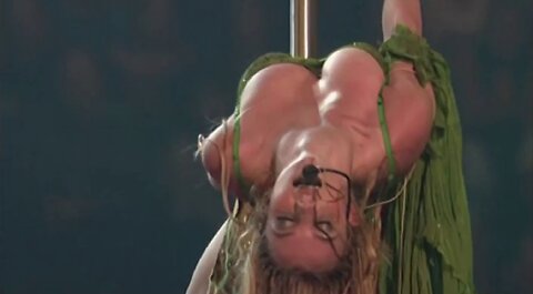 Britney Spears - I'm A Slave 4 U (Live From Las Vegas 2001)