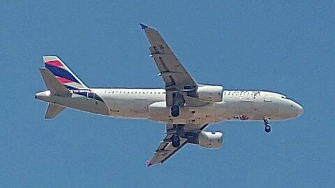 Airbus A320 PR-MHA coming from São Luís do Maranhão and Airbus A320NEO PR-XBK coming from São Paulo