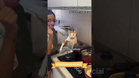 cachonildo se lascou dessa vez urubunildo que leva pra casa do pé junto