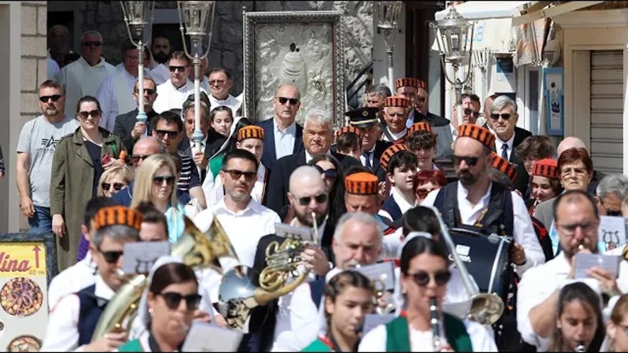 Procesija povodom proslave Gospe od Loretta u Primoštenu