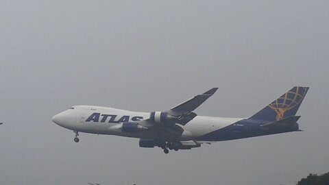 Airbus A321 PT-MXJ vindo de Brasília e Boeing 747-400ERF N476MC vindo de Miami