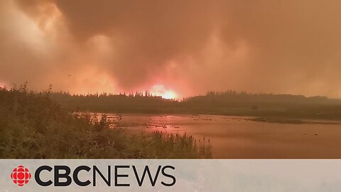 N.W.T. wildfire burning close to Hay River town centre, airport