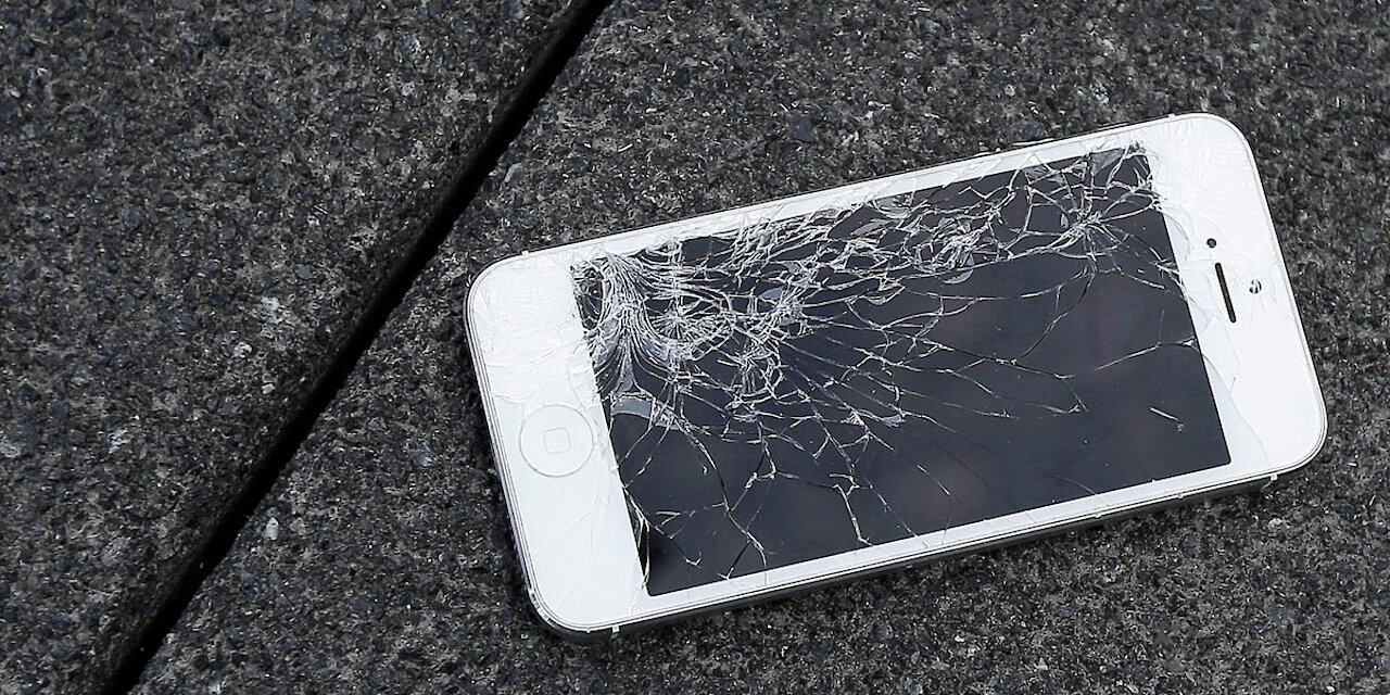 How To Fix a Cracked iPhone Screen