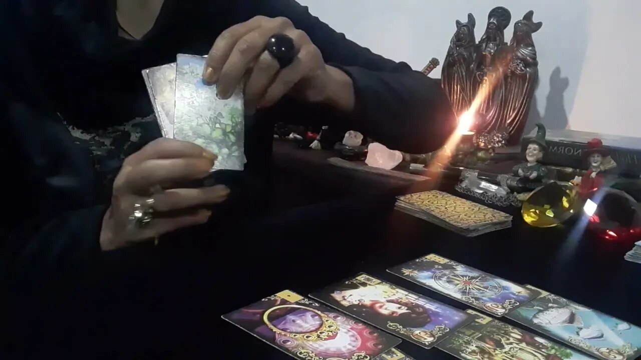 Porquê ele (a) não assume você? 🔮❤