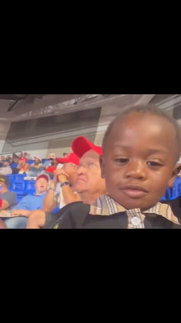 ❤️🇺🇸 Man brought his grandson to a Trump rally because it’s not ghetto like Kamala’s Rally.