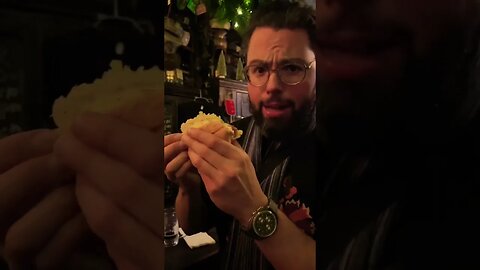Manhattan’s Oldest Pub has the Best Hot Dogs (feat. @G_Gatto)