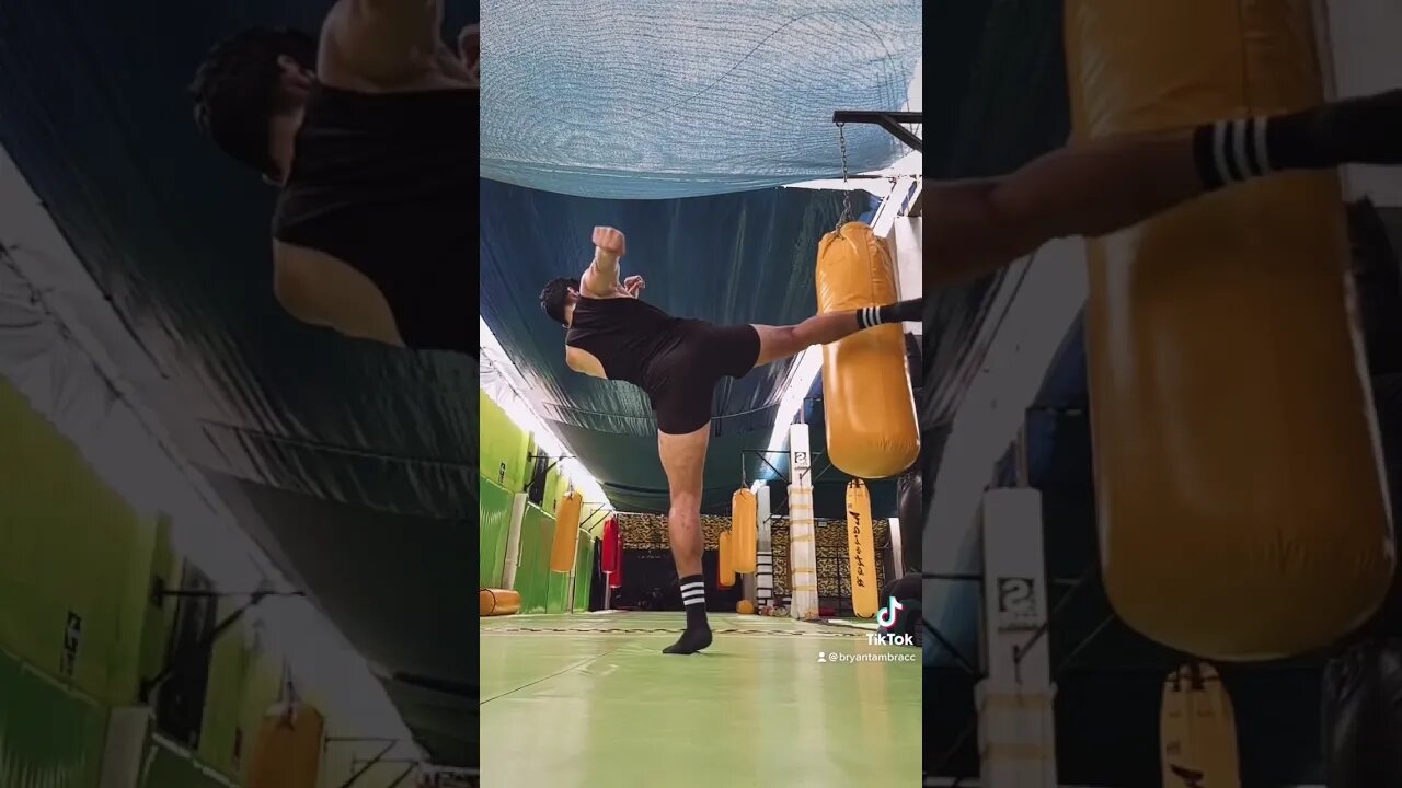 Una de las Mejores Patadas Circulares que he Dado Hasta Ahora (Practicando Muay Thai) 🥊