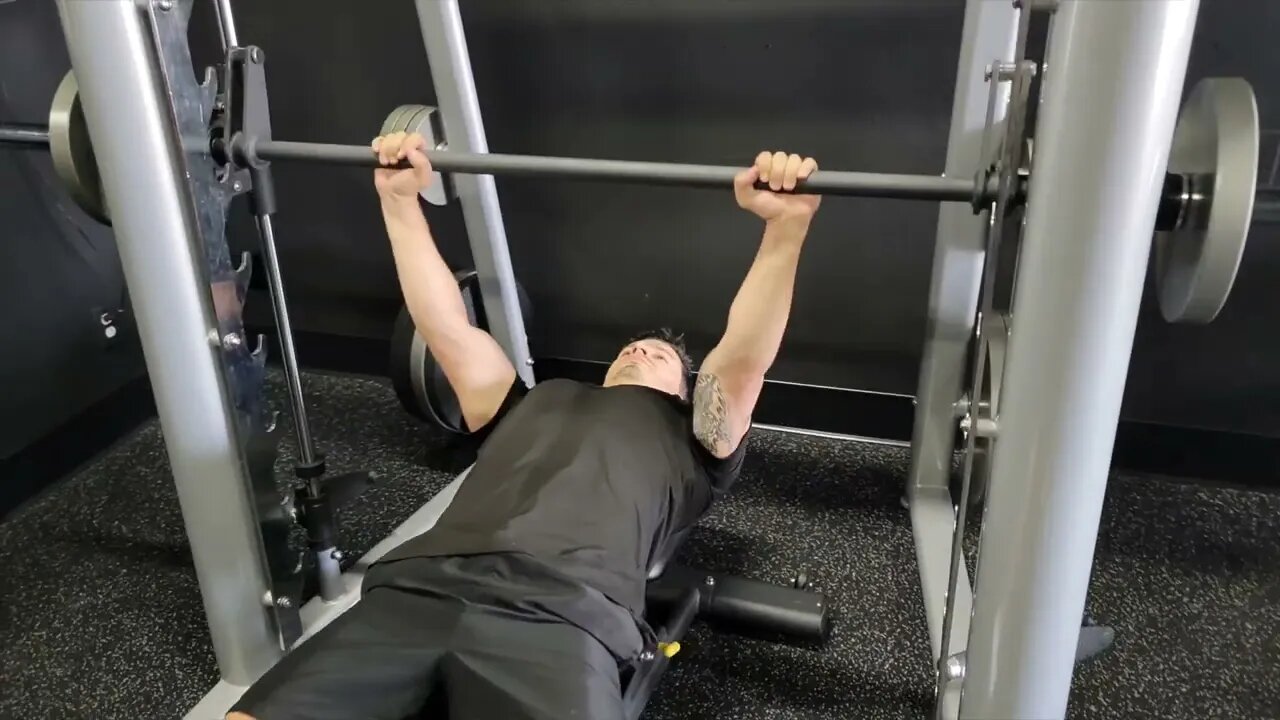 Smith Machine Close Grip Tempo Bench Press