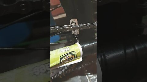 como passar cera óleo ou seu lubrificante preferido na corrente ⛓️🔗 da bicicleta 🚲
