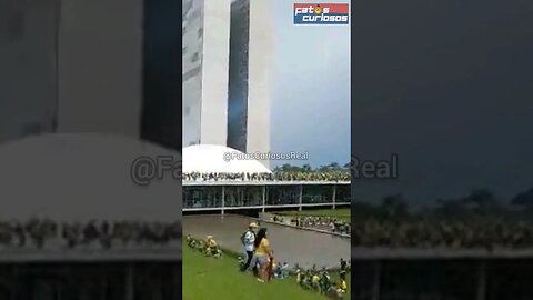 BOLSONARISTAS INVADEM O PLANALTO!