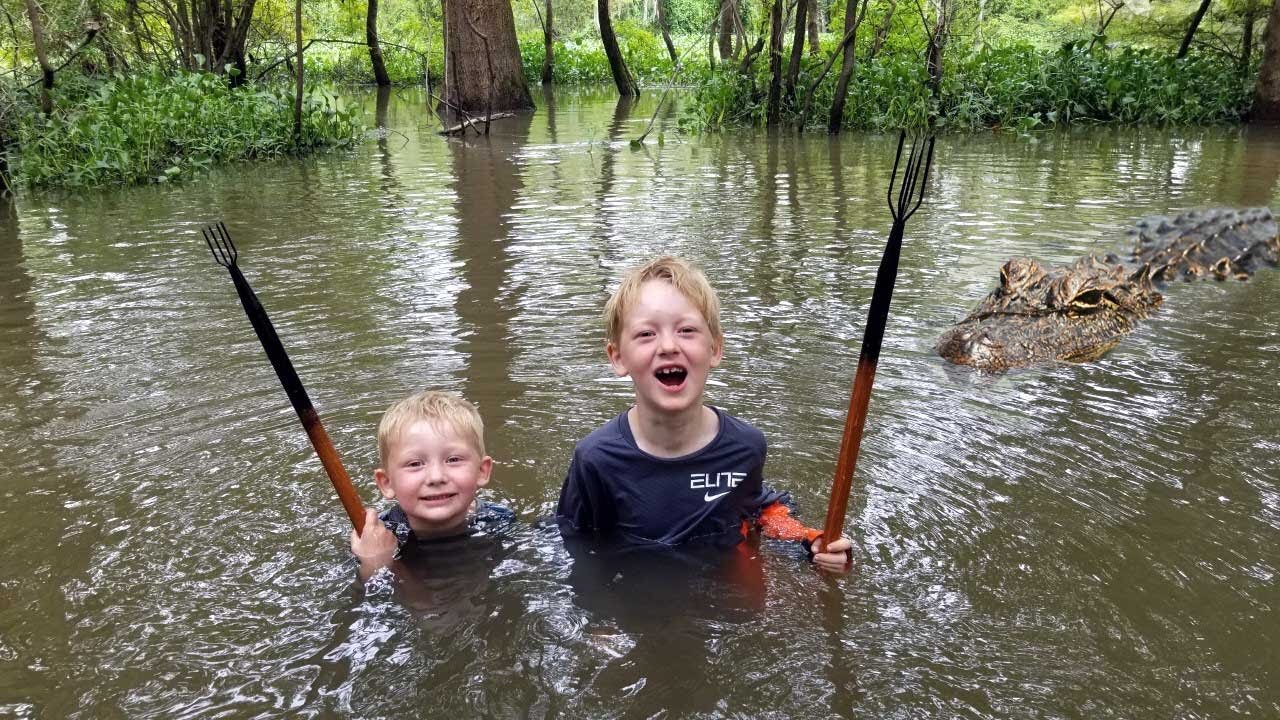 Swamp Survival Camping & Bushcraft (No Tent) - Hunting & Eating Frogs