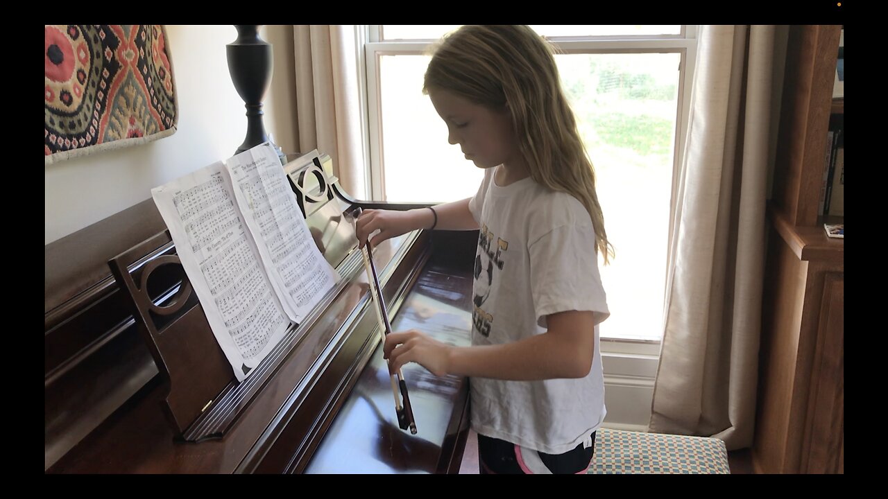 Sister Learns To Play Piano (Funny)