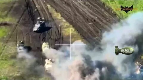 (1st angle) 2 Ukrainian tanks & 3 MRAPs explode in disasterous offensive