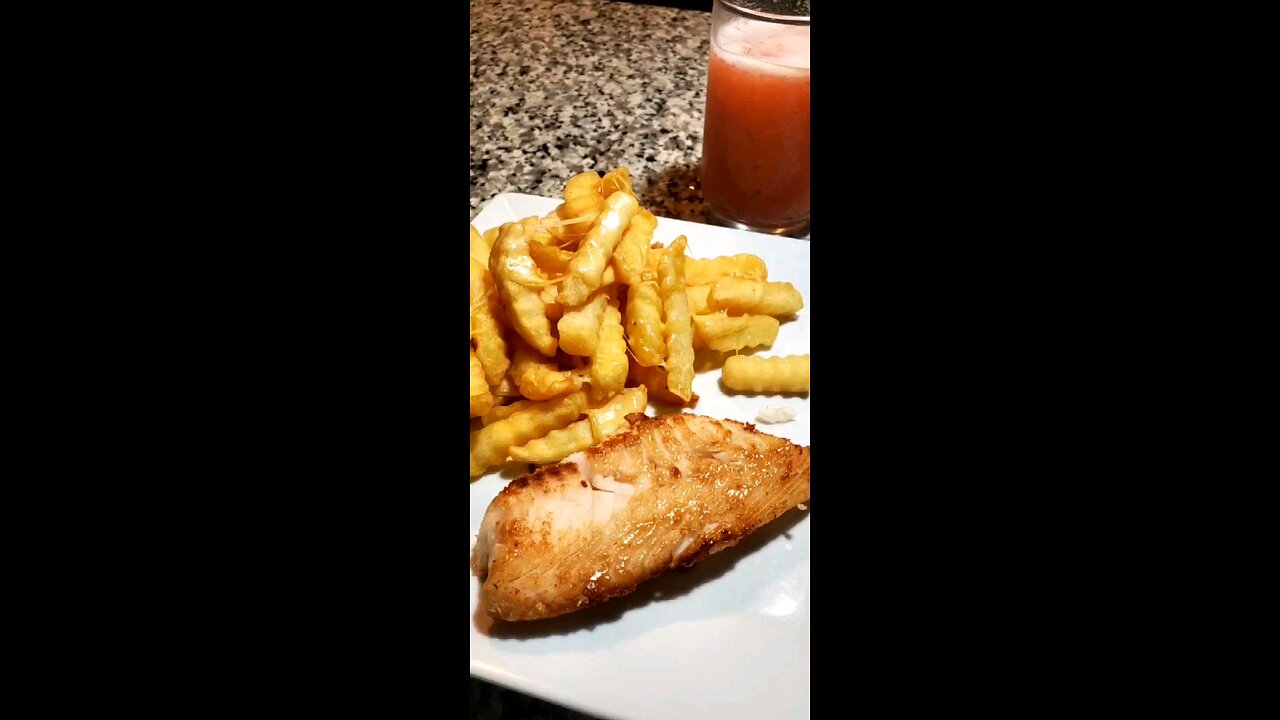 Fish fries and strawberry 🍓 juice for dinner