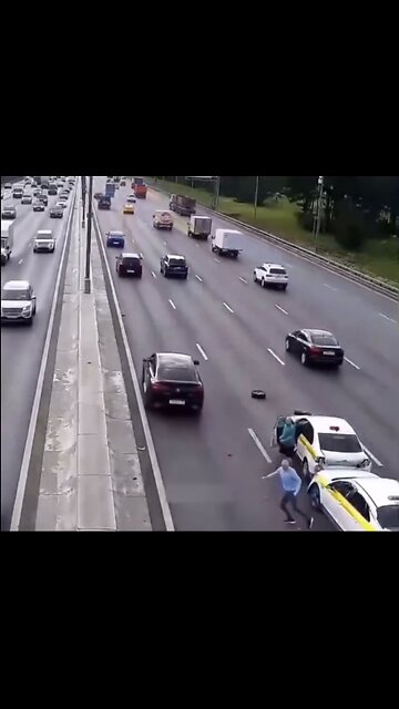 VEHICLE ACCIDENT🚗💥🚙💥🚚TURNS CHAOTIC ON BUSY FREEWAY🚛💥🚚💫