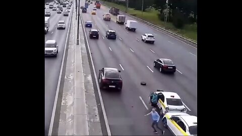 VEHICLE ACCIDENT🚗💥🚙💥🚚TURNS CHAOTIC ON BUSY FREEWAY🚛💥🚚💫