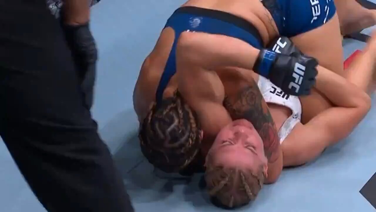 Ailin Perez defeats Daria Zhelezniakova in the first round and then celebrates with a twerk