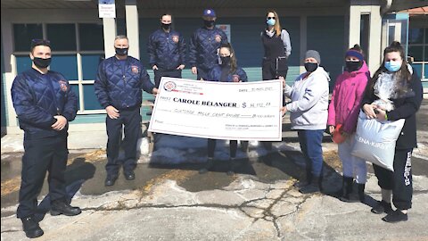 Remise du chèque à Carole Belanger