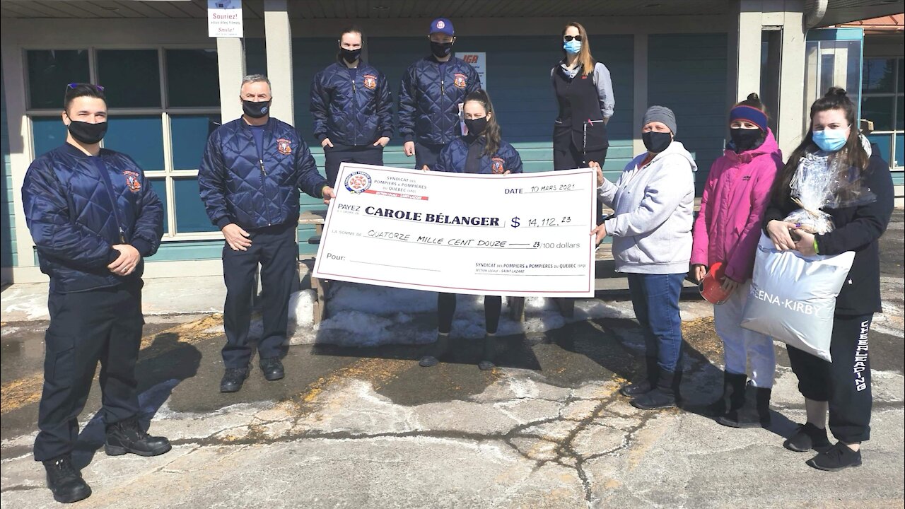 Remise du chèque à Carole Belanger
