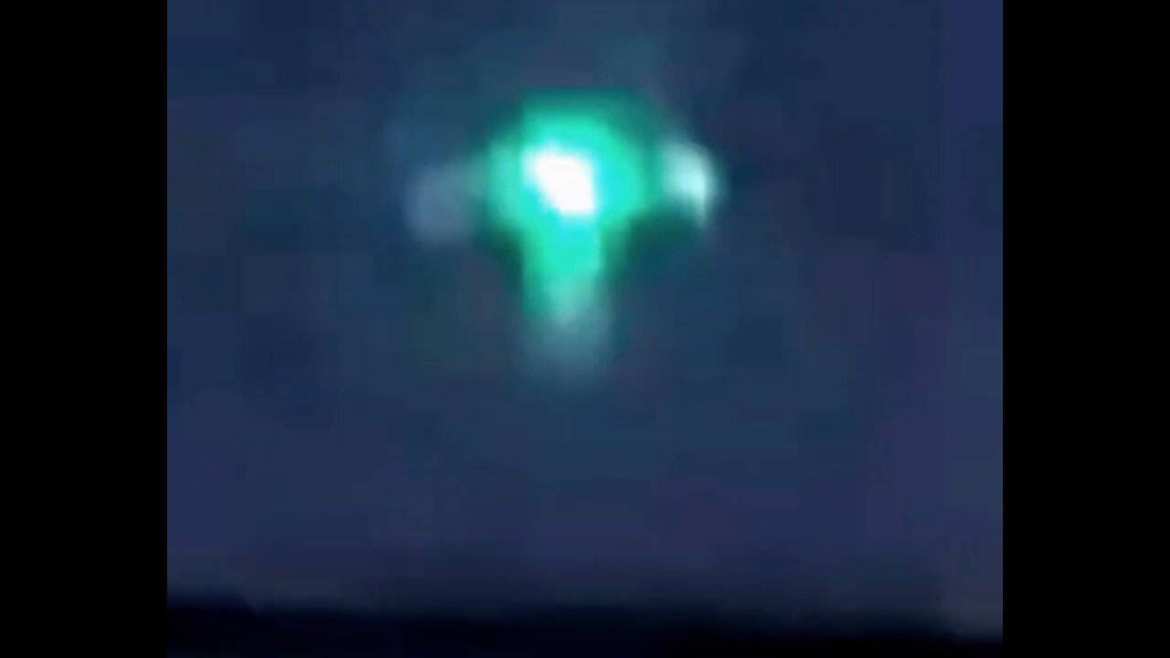 North Carolina UFO Emits Green Color