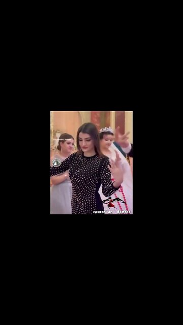 Очень красивая Кавказская девушка танцует на свадьбе 2022 #shorts