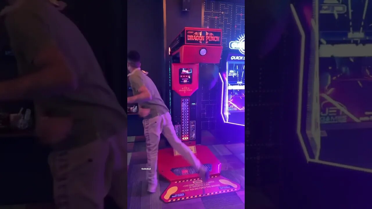 #blueface showing off his punch power