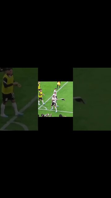 Yuri Alberto comemorando alucinado com a bandeirinha do Corinthians