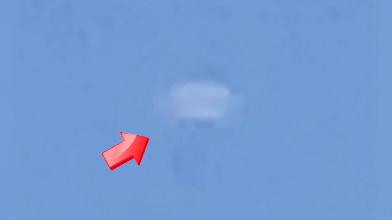 A shape in the sky that I don not know if it is a UFO or a creature [Space]