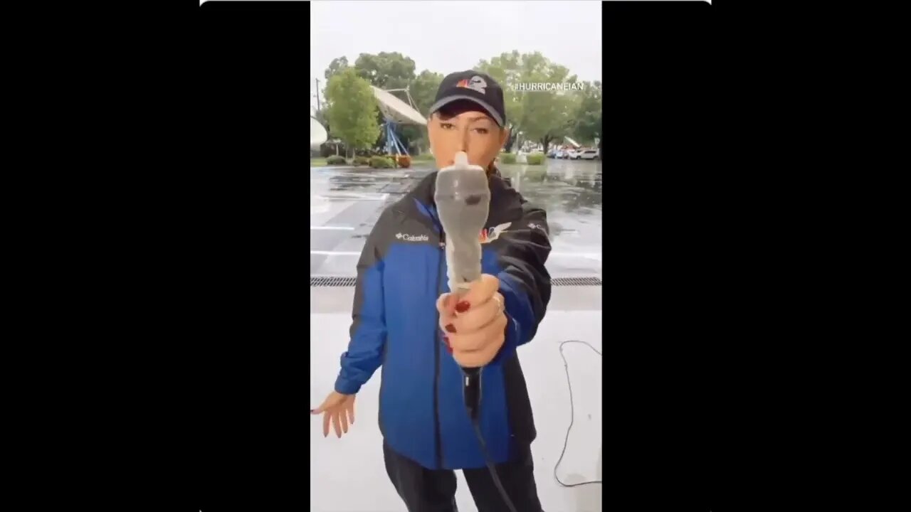 NBC REPORTER STEALS CNN's DON LEMON MICROPHONE #cnn #trojan #magnum #donlemon #nbc #hurricaneian