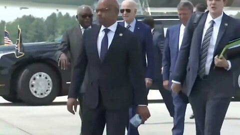 Democrat Rep. Jim Clyburn Instructs Joe Biden On Where To Walk After Arriving In South Carolina