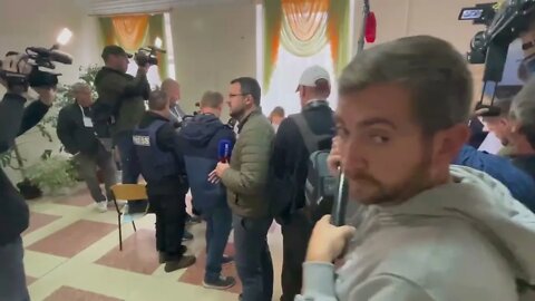 The DPR began counting ballots At 16:00, all the stations closed their doors The referendum is off
