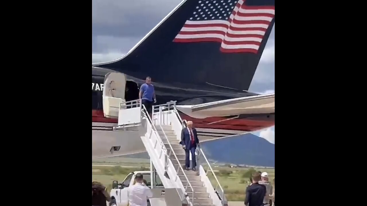 TRUMP❤️🇺🇸🥇🪽ARRIVES IN ARIZONA🤍🇺🇸🏅🪽🛬TO VISIT SOUTHERN BORDER💙🇺🇸🏅🪽🚧⭐️