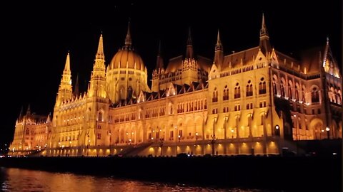 THE HUNGARIAN PARLIAMENT BUILDING 😳