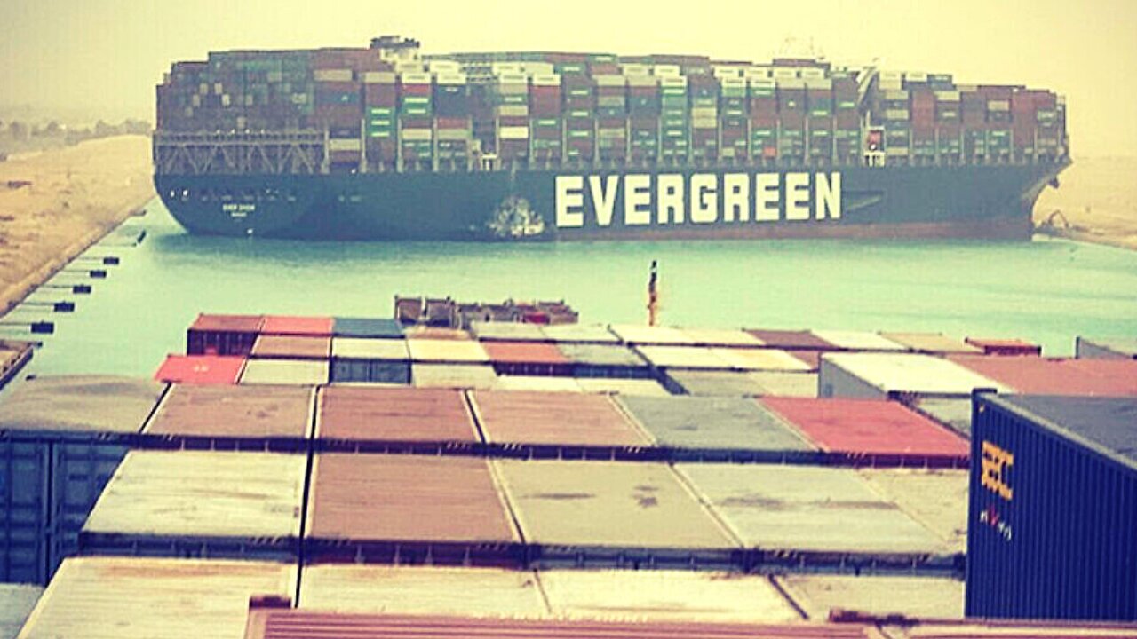 HUGE CONTAINER SHIP STUCK IN SUEZ CANAL