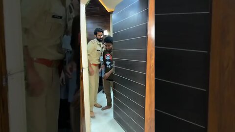 स्कूल के बच्चों ने लिया होटल मे रूम पुलिस ने पकड़ा