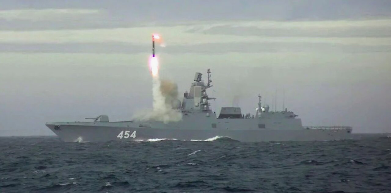 Massive strike! Russian Admiral Kasatonov Warship Fires Kalibr Missile at Target 1000 Miles Away