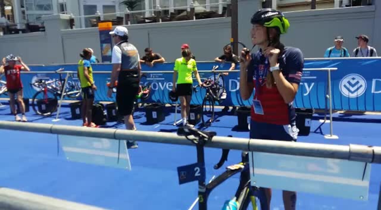 SOUTH AFRICA - Cape Town - Discovery World Cup Triathlon (Video) (UVk)