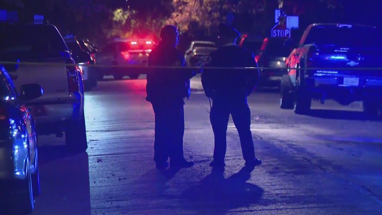 Source: Retired Chicago police officer shoots man attempting to break into his vehicle in Austin nei