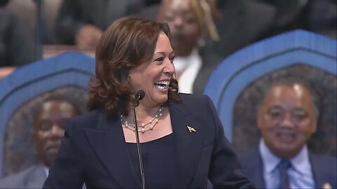 Kamala Harris Takes Stage At Jesse Jackson’s Retirement Ceremony, Immediately Starts Laughing