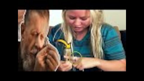 Woman Wears Moms Ring For 25 Years, Then Jeweler Reveals The Truth