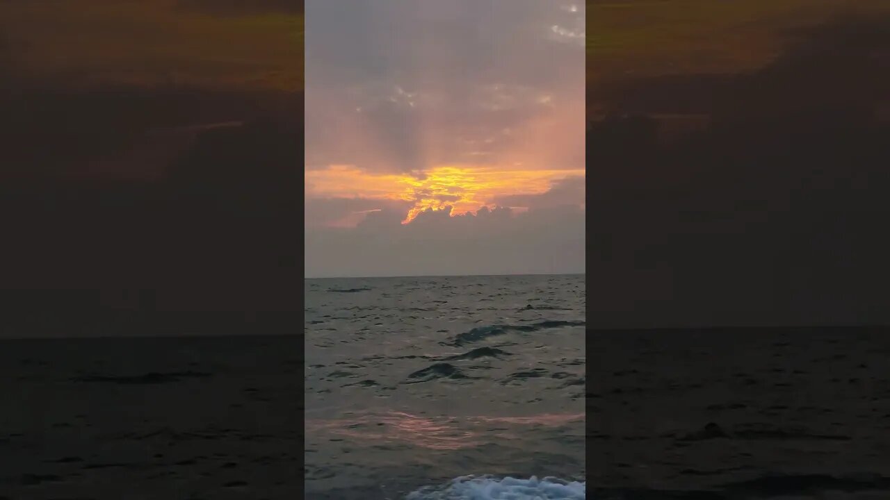 Sunrise 🌅 on the hunt for Walleye!