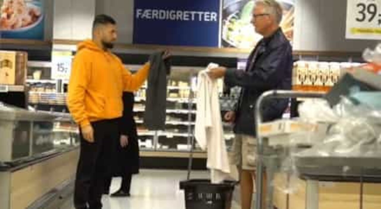 Jovem engana pessoas em supermercado na Dinamarca