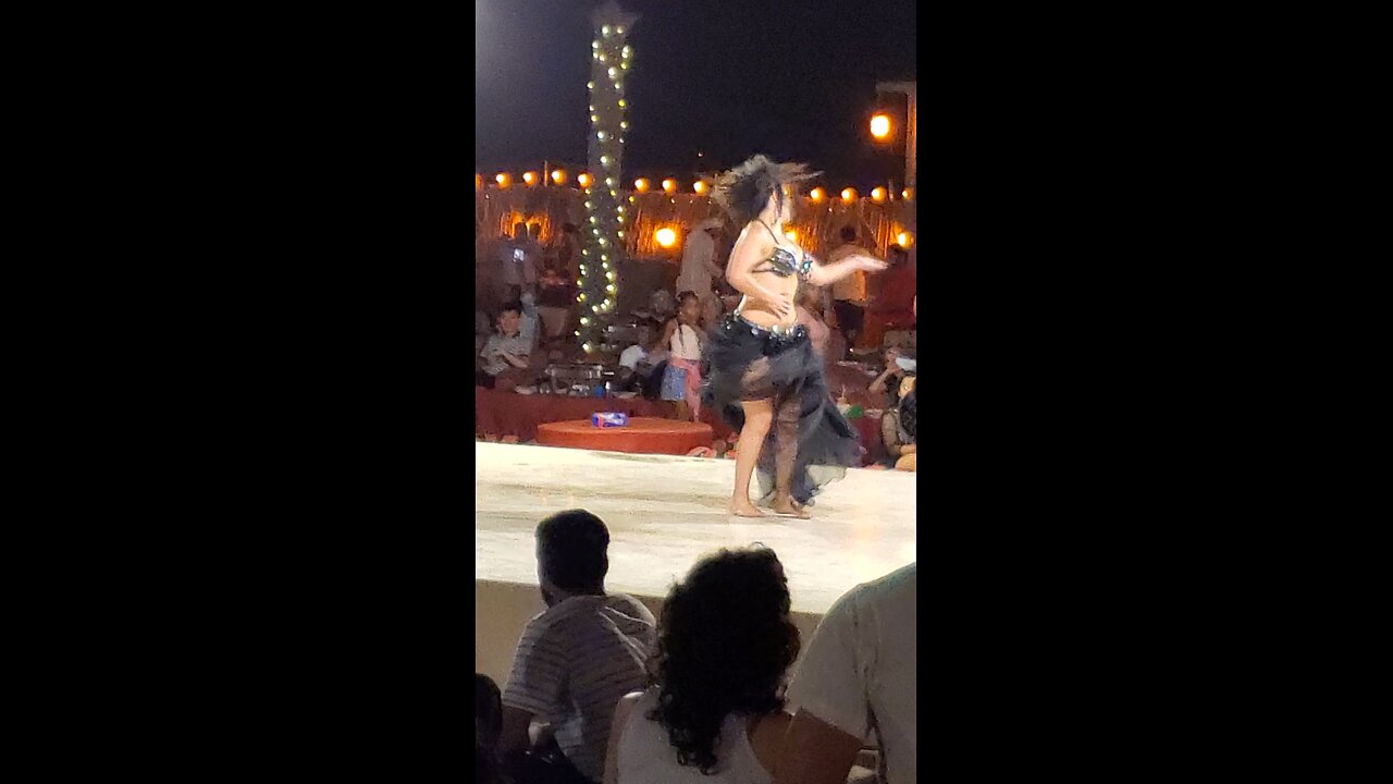 Dubai dance 💃👀 #dubai #dance #viral