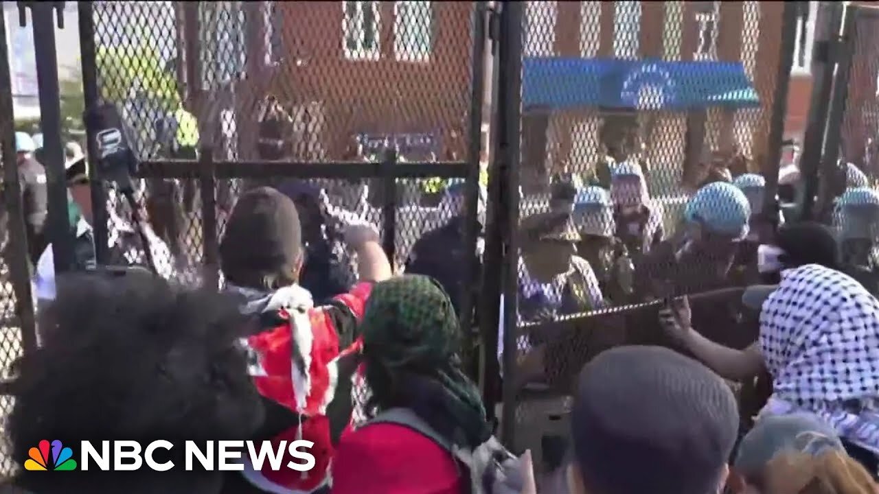 Protesters breach barricade at Democratic National Convention