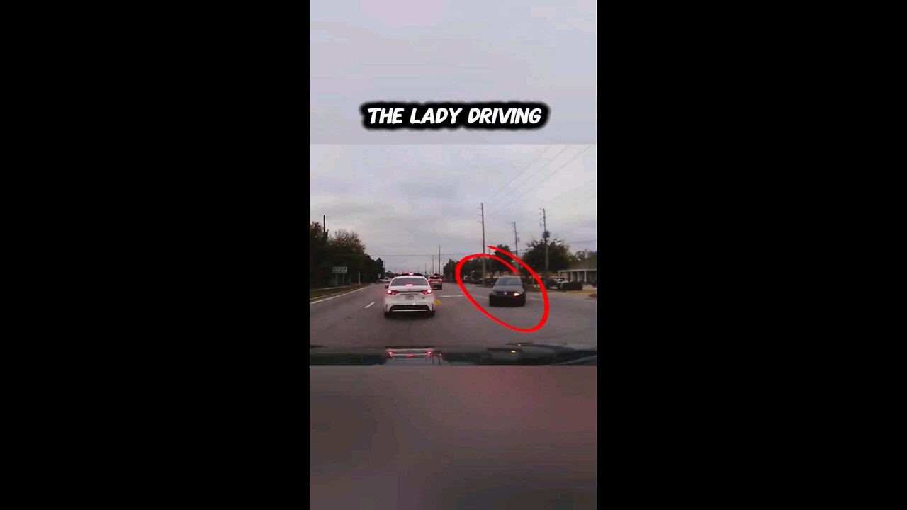 Lady Tries to Make a Left Turn ππ»ββοΈπΊπ²π