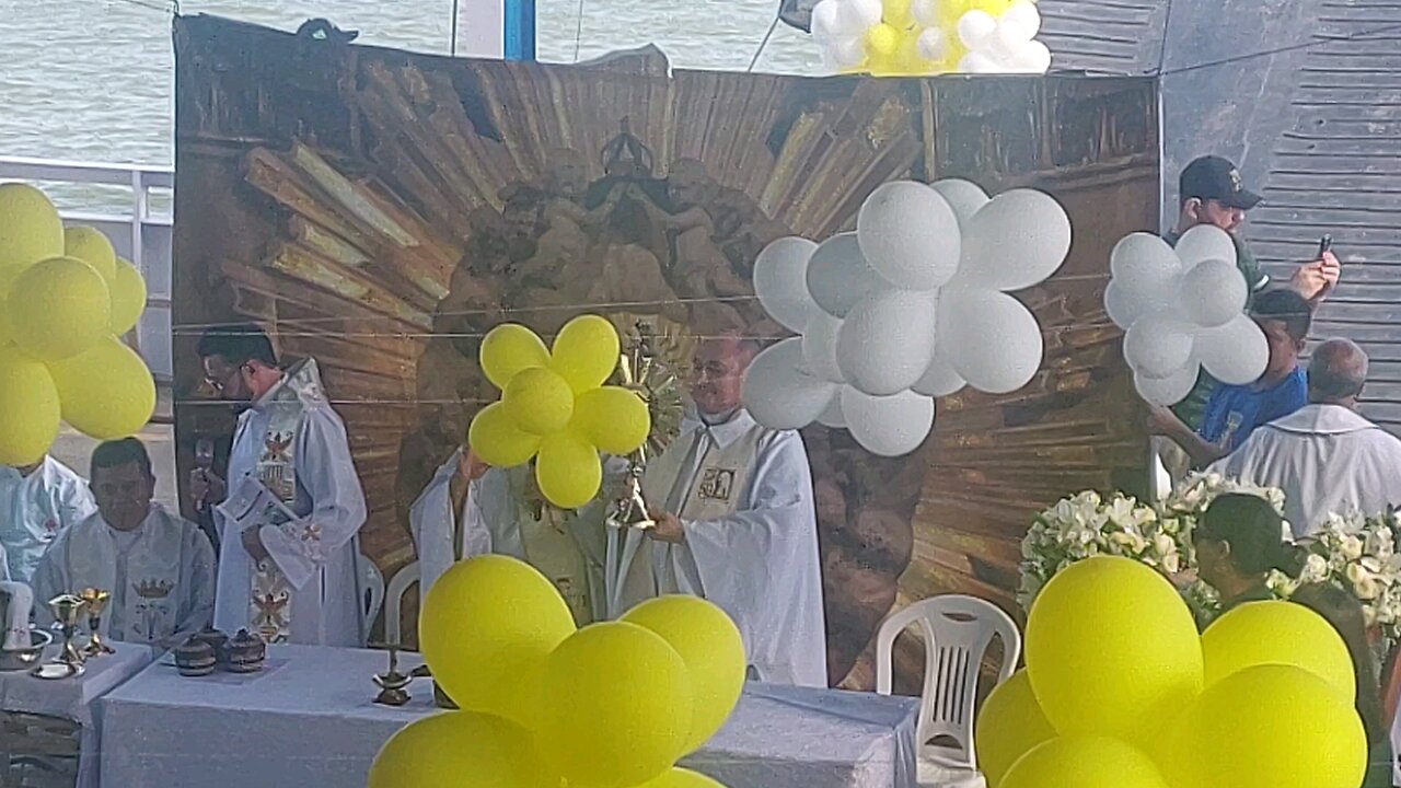 Adoração ao Santíssimo na Missa no Círio Fluvial