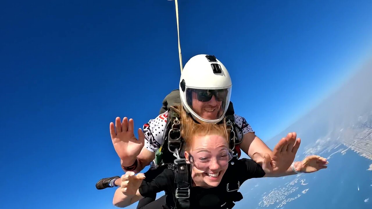 JUMPED OUT OF A PLANE IN DUBAI! 13000ft HIGH! @ Skydive Dubai