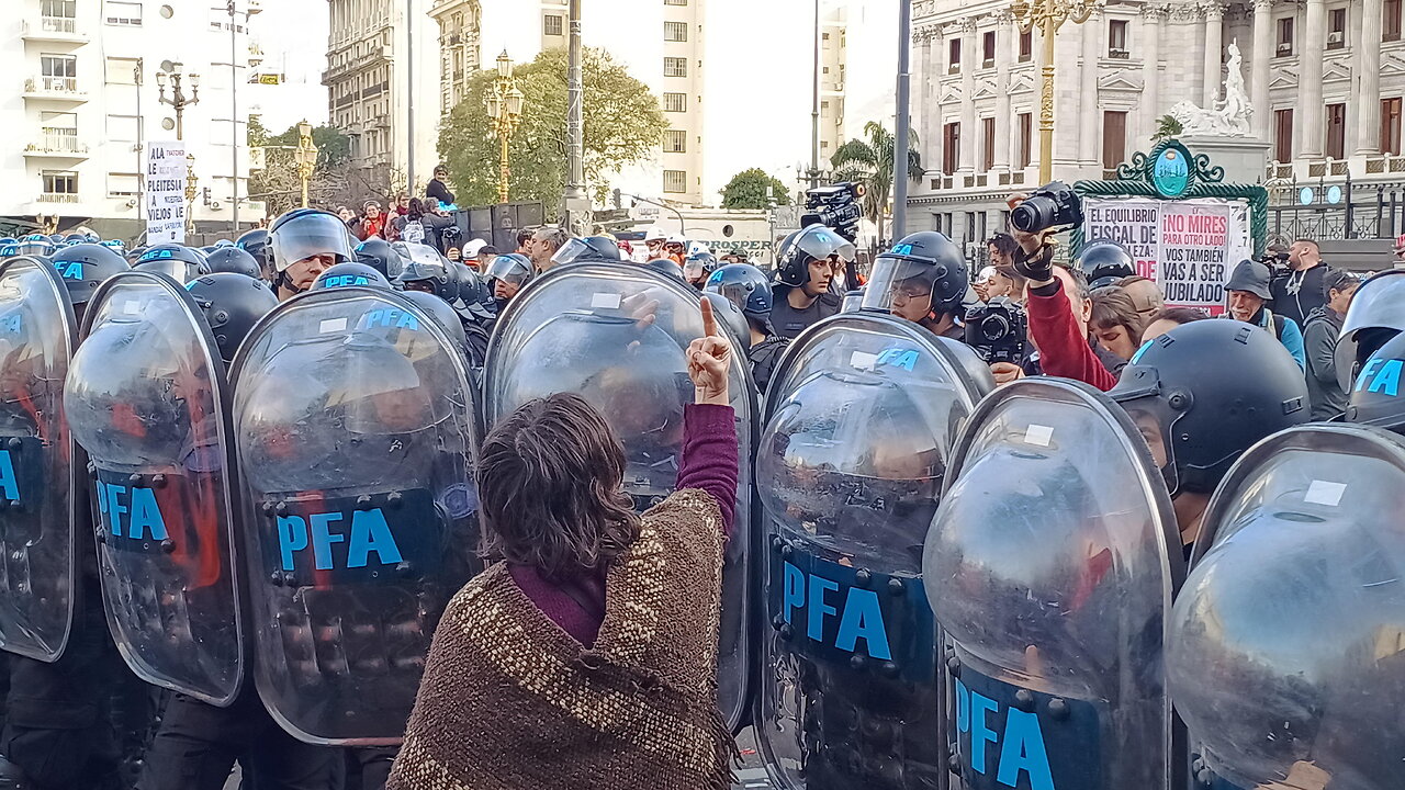 Represion a Jubilados veto Congreso Argentina 11/09/2024