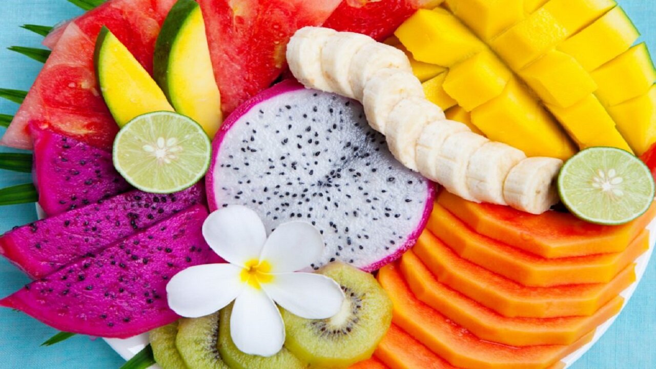 Making fresh fruit juice techniques
