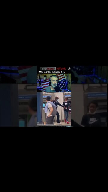 NY SUBWAY MAN KICKS ARMLESS GUY #shortsvideo #shortsfeed #news #currentaffairs #crime #nyc